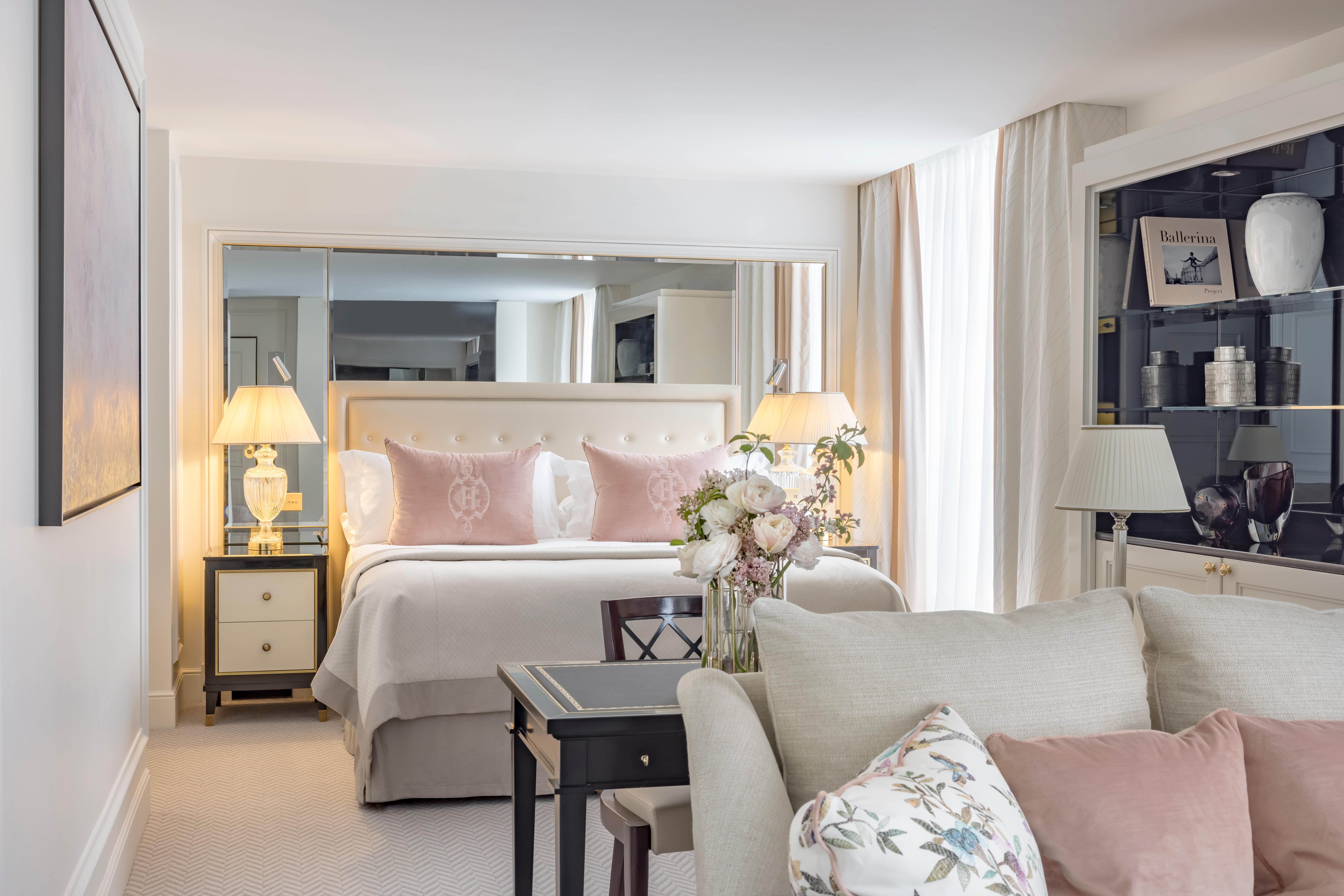 Intercontinental Paris Le Grand By Ihg Hotel Exterior photo A bedroom at The Ivy Collection